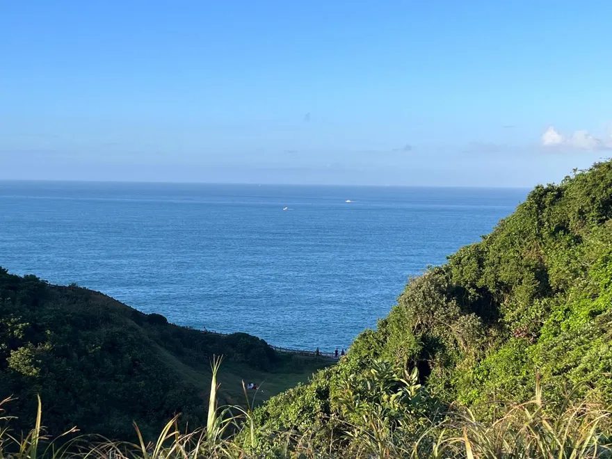 連假來基隆一日遊！八斗子賞絕美海景　廟口嘗在地美食