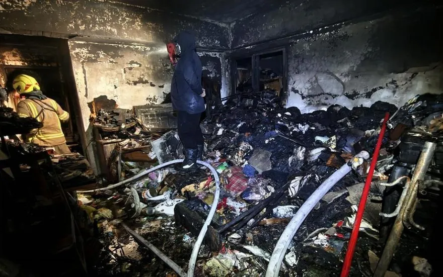 小隊長火場搜救詹能傑　摸牆竟「觸電」雙腳抽筋送醫