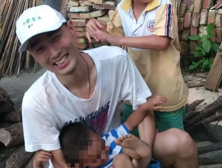 死了還收到私聊「幫處理工作」！陸工程師疑過勞猝死　底薪僅1萬