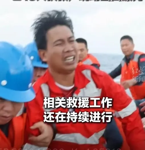 黃岩島海域貨輪翻覆！陸南部戰區+海警救援　菲船員17人獲救