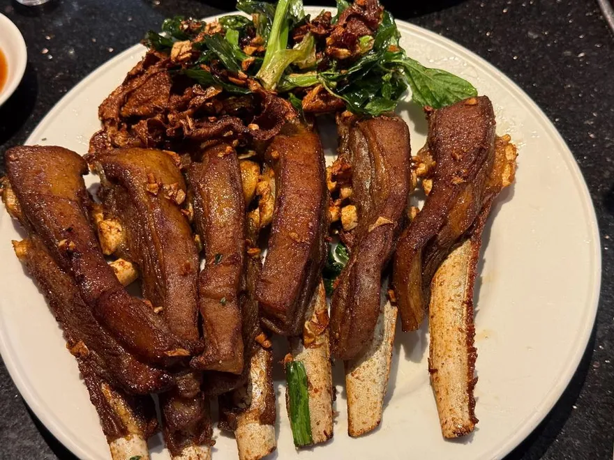 黃宏輝建築師的美食地圖：寒流中最暖傳承的台灣味——阿里不達太監羊羊肉爐與老主顧紅蟳薑母鴨