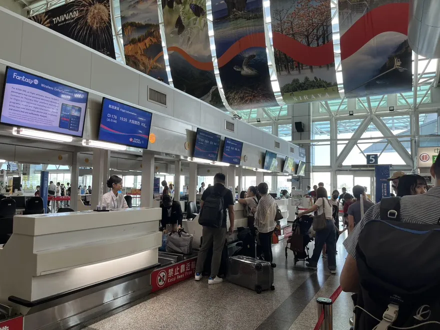 女子帶止咳藥出國...遭海關攔截　醫曝「右美沙芬」恐被當毒品