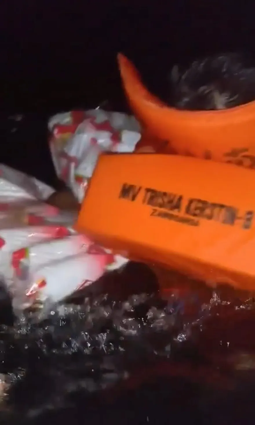 菲律賓渡輪驚傳沉船！至少7死　倖存者：船破洞了