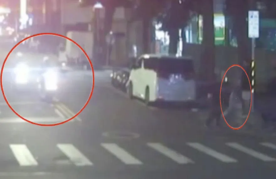 影/板橋街頭鬥毆！刺青男持刀「砍下去那刻」警撲上阻止