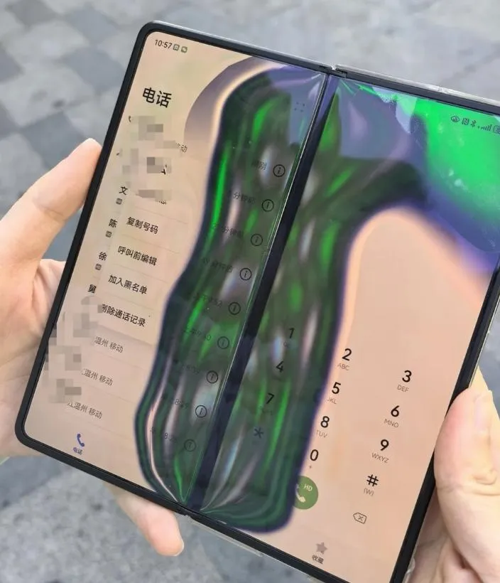 折疊手機「怕冷」？東北嚴寒螢幕慘「漏液」　專家籲「焐熱」再用