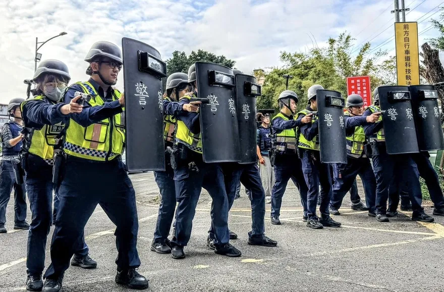 影/永和警防搶演練超逼真　出動空拍機直擊攔截圍捕