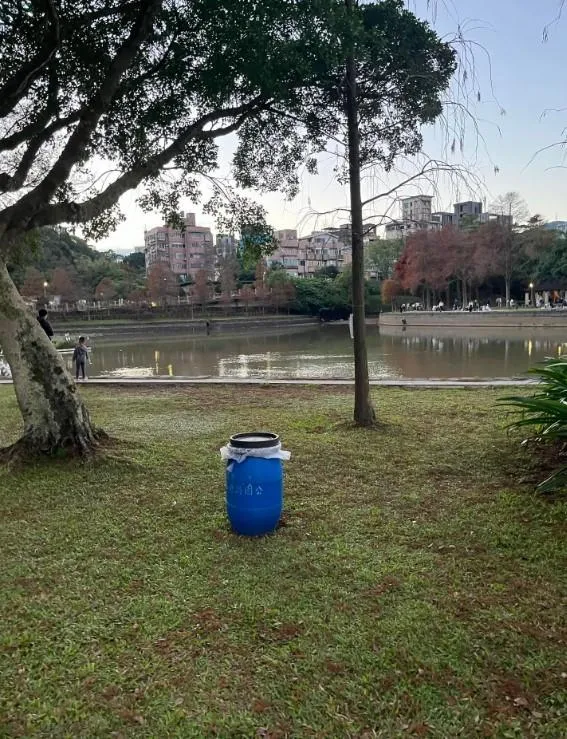 大湖公園釣客「丟活魚入桶」　內行人解答：清除外來種
