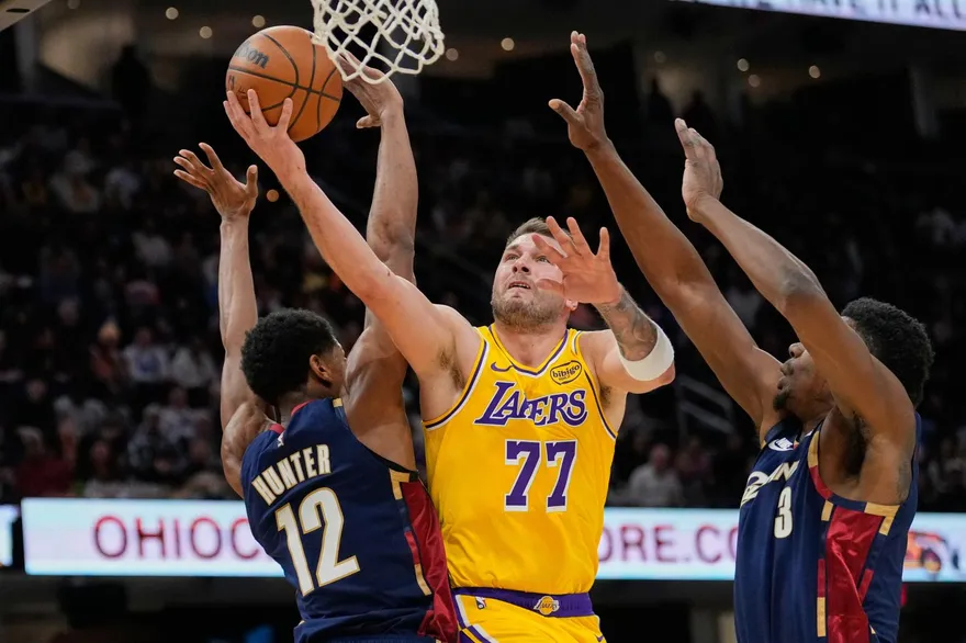 NBA/騎士主場「陷阱」害東契奇腳傷！湖人主帥批：非首次