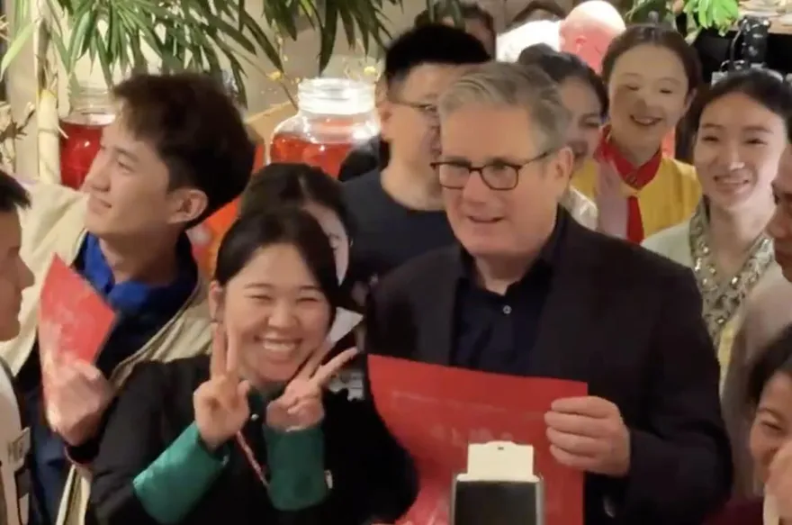 秀親民！英首相抵京直奔網紅雲南菜　外媒曝時隔8年訪陸玄機