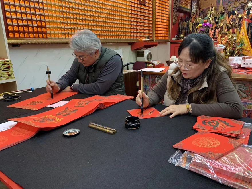 貼在門上的「紅色秘密」　春聯其實來自古老符令