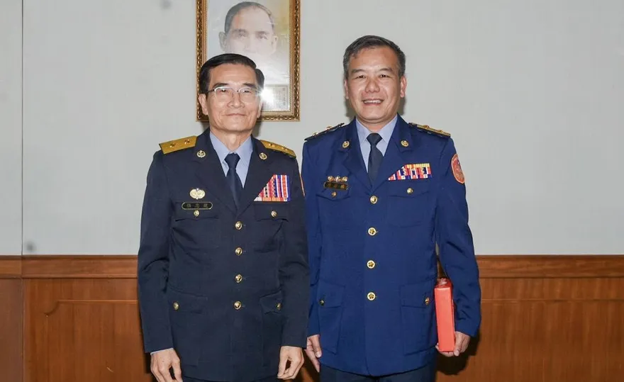 海巡署6人晉陞上校、隊長　署長張忠龍親授階