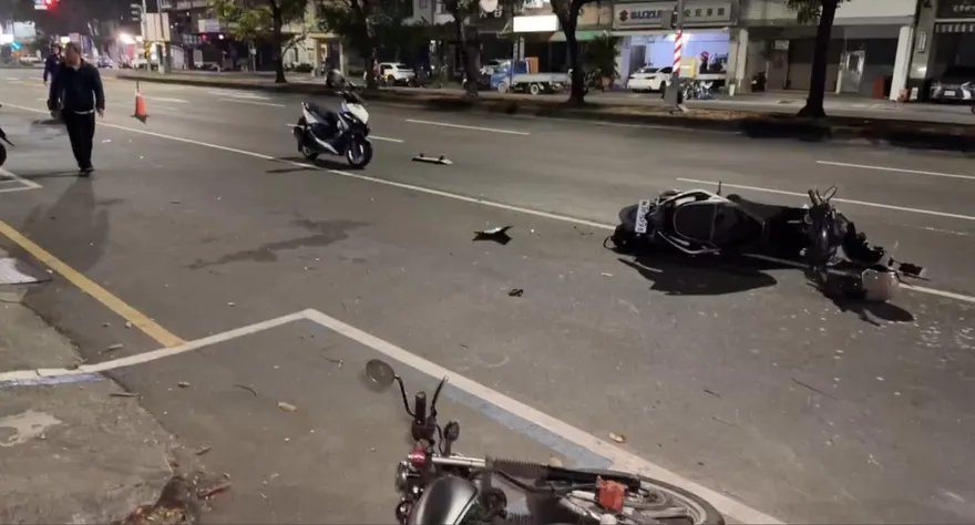 影/高雄10歲童滑板衝車道釀連環車禍　3傷送醫幸無大礙