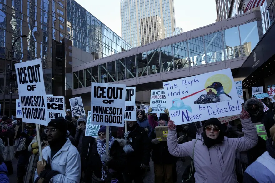 反ICE示威升溫！明州數千人走上街頭、全美串連發起罷工罷課