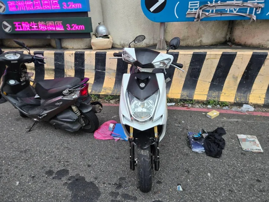 影/三重越堤道死亡車禍！機車失控撞護欄　騎士傷重不治