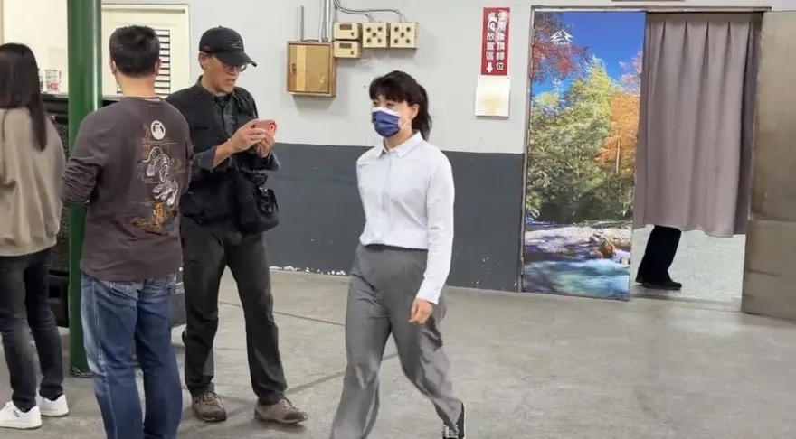 影/台中2幼童遭餵藥慘死　檢警相驗生母前夫、男友現身