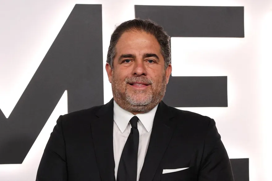 《梅蘭妮亞》導演捲淫魔案！「環抱美女」與艾普斯坦擠沙發