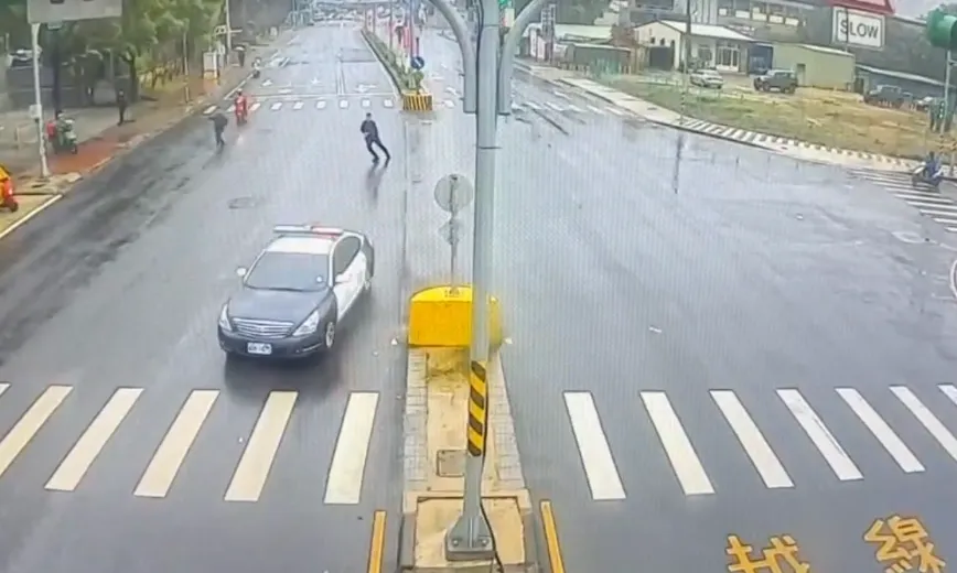 影/中壢驚悚追逐！疑變造車牌拒檢還逆向　警開12槍仍脫逃