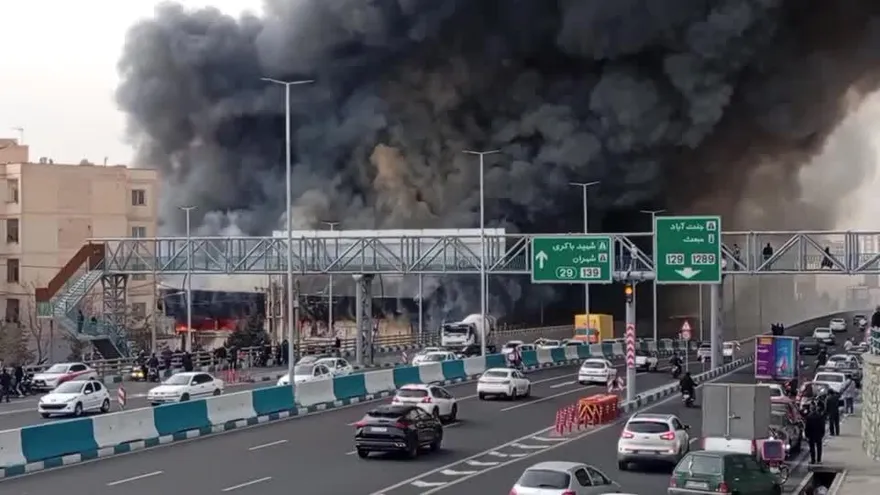 影/伊朗購物中心突竄火舌「傷亡不明」　消防安檢曾不合格