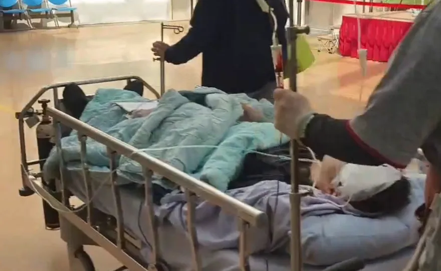 苗栗勇警與持刀男搏鬥遭砍！「7cm、10cm刀傷」送加護病房