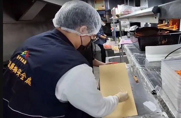 台中壽喜燒店蛋慕斯釀禍　3人高燒40度急住院