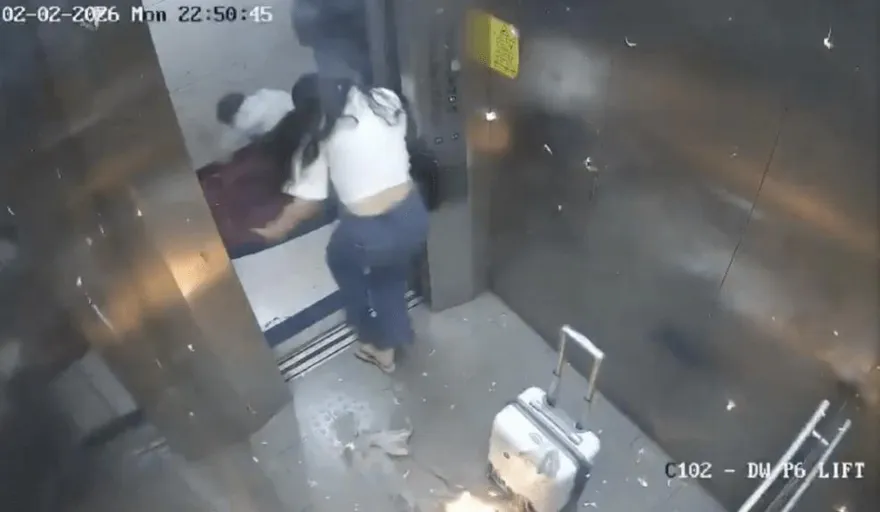 電梯險成烤箱！10多顆氫氣氣球突爆炸　印21歲女大生慘燒傷