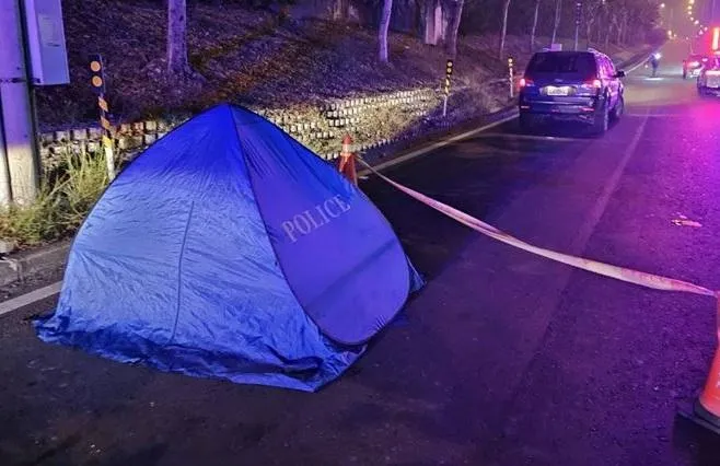 謎樣倒匝道口！高雄男「遭3車輾」人沒了　他竟然肇逃