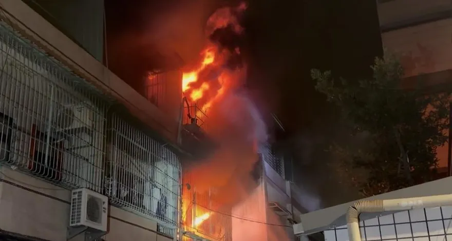 「屋內還有人」！高雄鳳山民宅凌晨惡火　1男受困成焦屍