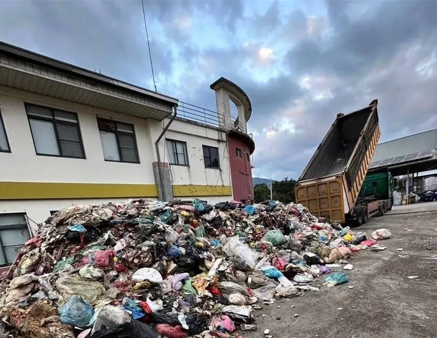 18噸垃圾輻射超標被退回！埔里清潔隊淪為垃圾場