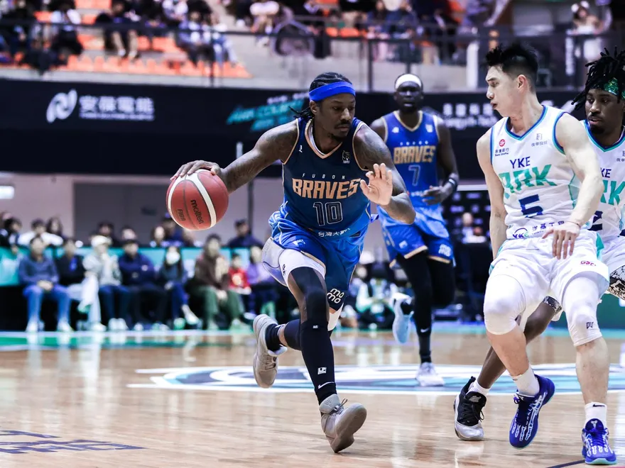 PLG/朝裁判吐口水！富邦勇士洋將挨罰15000元