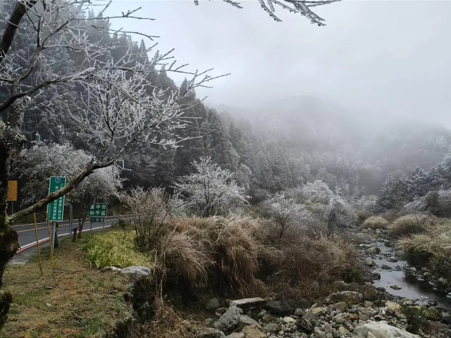 低溫夜襲！台7線、台7甲線將限加掛雪鏈通行　不排除封路