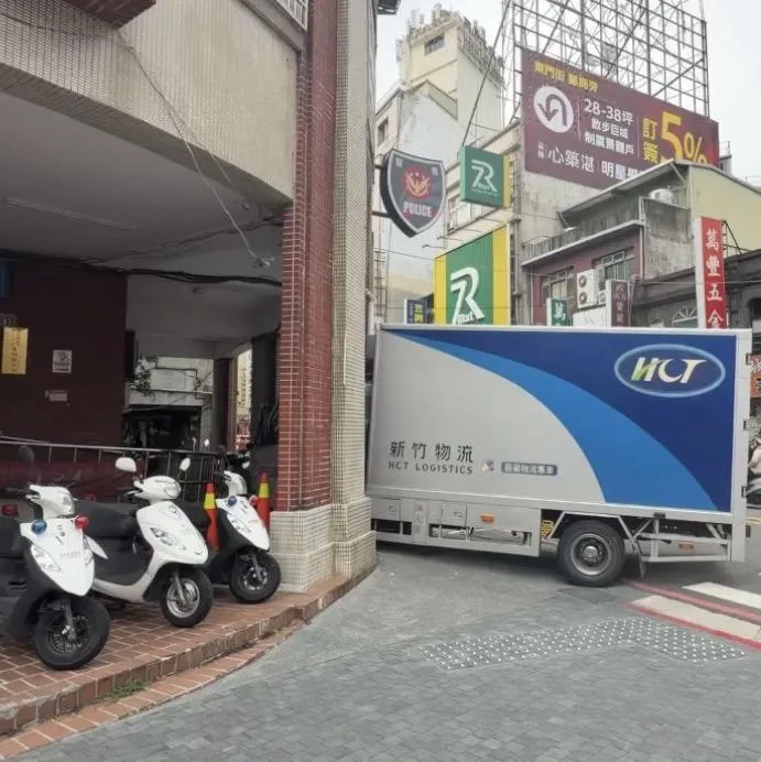 影/恍神？新竹東門派出所「遭貨車高速衝撞」