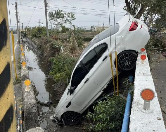 又是富少？彰化500萬BMW「衝廟墜溝」駕駛不見了