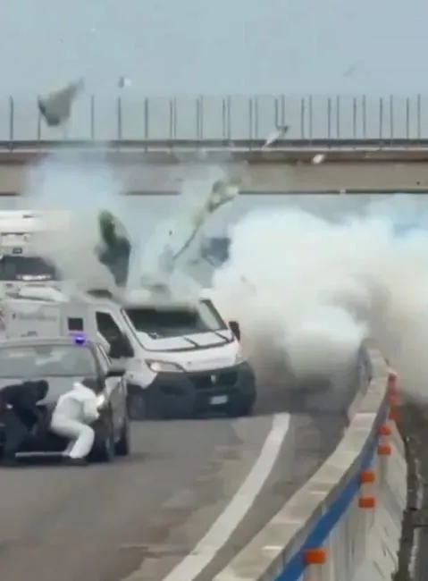 影/高速公路警匪火拼！義大利8匪扮警襲擊運鈔車　2嫌落網