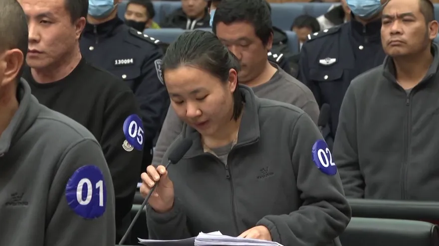 影/緬北明家11人被處死　央視播詐騙魔頭明珍珍當庭懺悔畫面