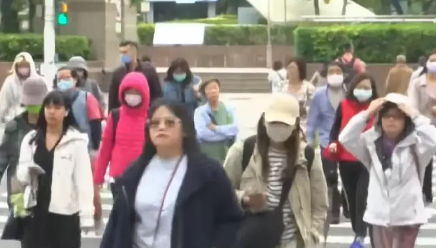 毛衣穿好！明6縣市白天低溫下探10度　冷到併軌