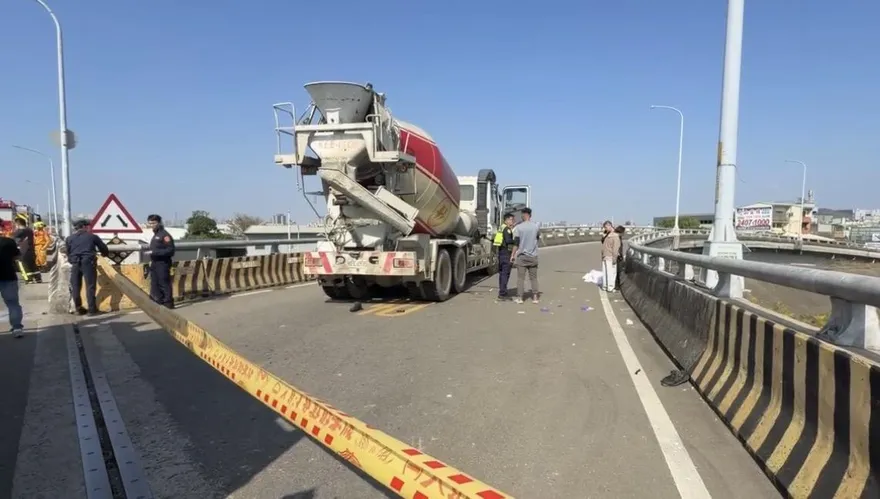 台中烏日溪南橋水泥車輾機車　1死1重傷
