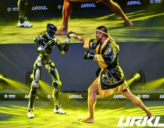 陸企打造全球首場人形機器人格鬥賽　冠軍可獲千萬純金腰帶