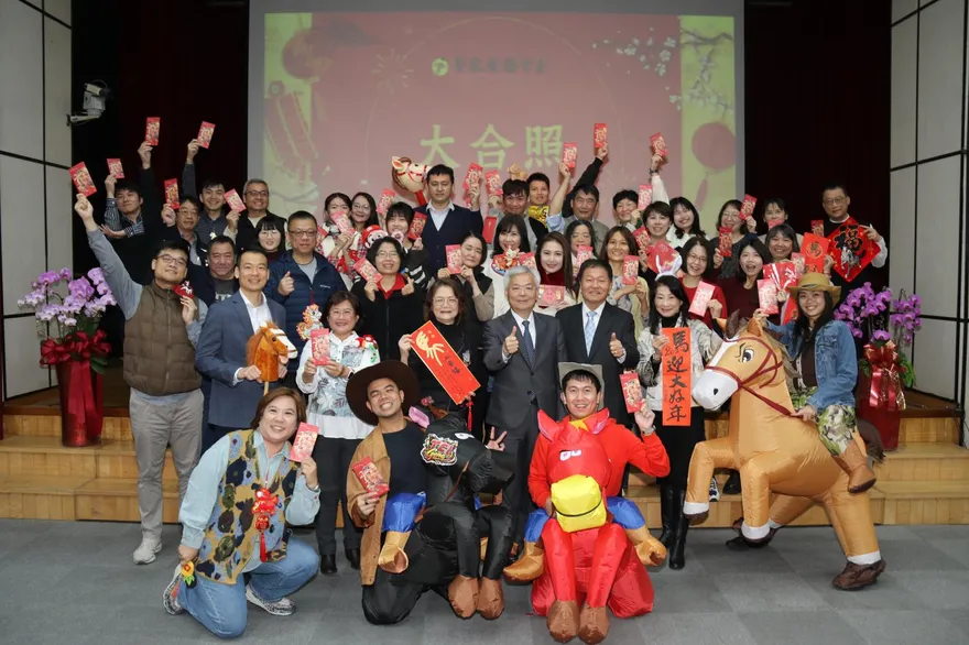 警廣春節24小時交通服務不打烊　警政署長慰勉發紅包