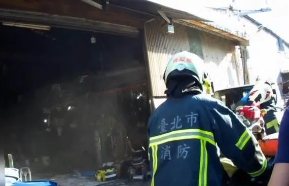 社子島工廠爆工安意外　他切割鐵桶遭誤擊一度命危