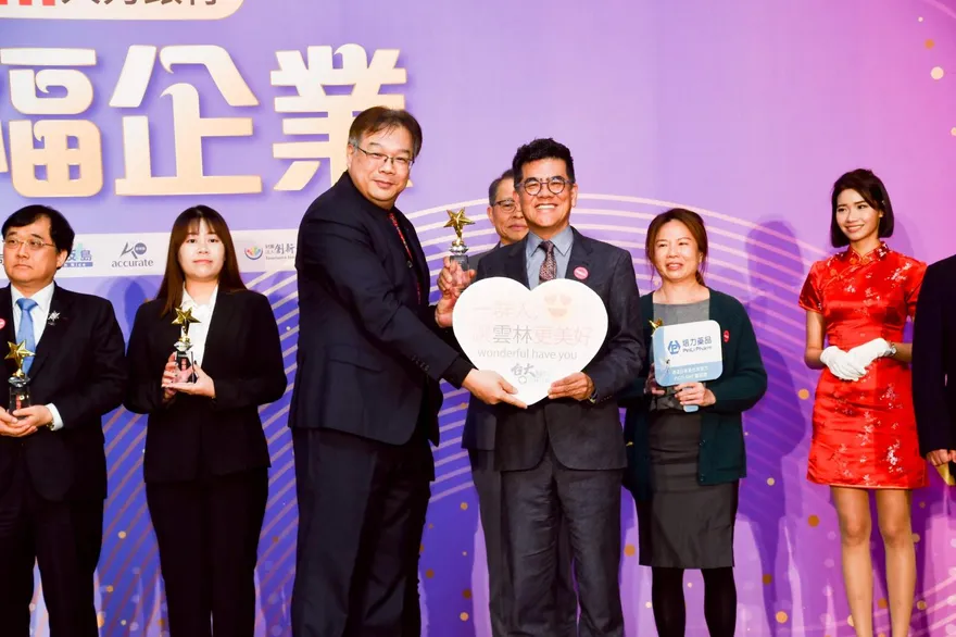 以人為本、幸福是職場中的日常　臺大醫院雲林分院連續兩年榮獲2025幸福企業生技醫療類金獎