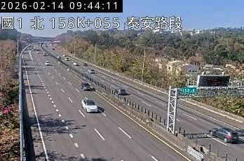 國1泰安段2車追撞「1車翻覆」　事故已排除