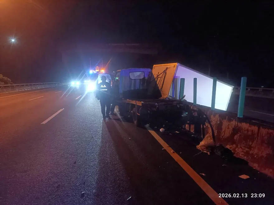 影/國3深夜驚魂！駕駛疑恍神擦撞釀禍　4車遭波及