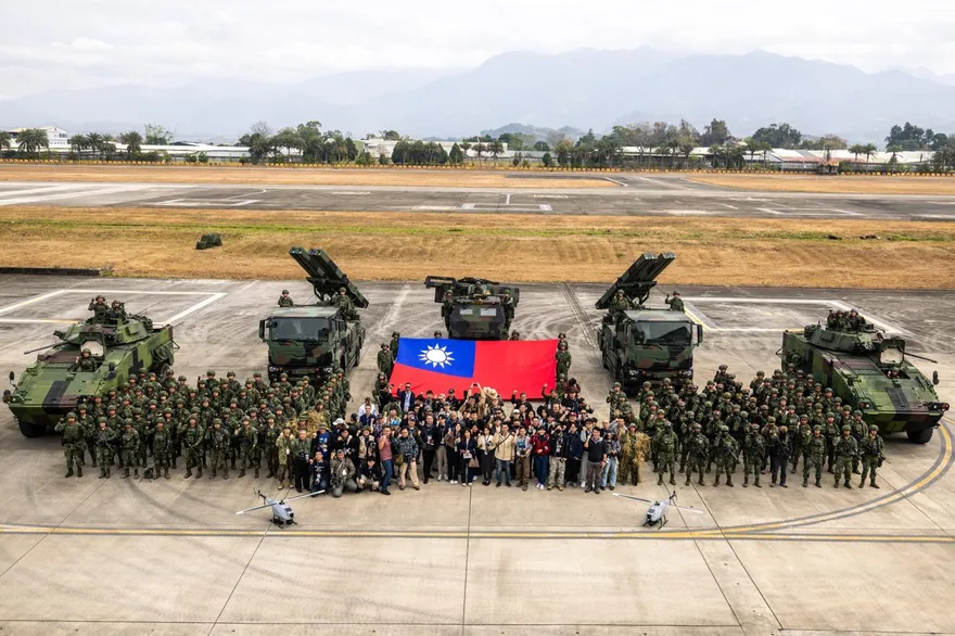 這個情人「配備有點強」！陸軍告白太硬核　掀網友熱議