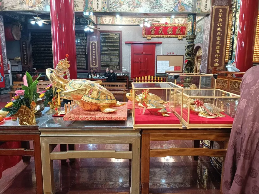 眼鑲鑽石、頭戴冠冕！澎湖「430兩黃金龜」市值飆破8千萬