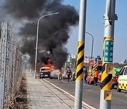 影/台南善化驚悚火燒車！　駕駛座焦屍身分待查