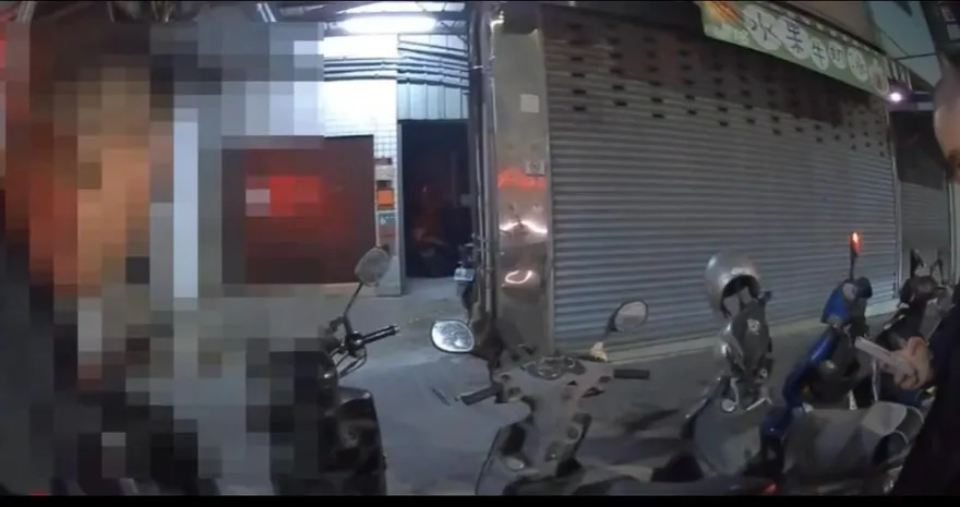 影/新職報到緊張忘車位！台中警深夜陪尋30分鐘暖心相助