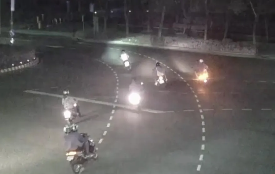 影/除夕凌晨林口新莊飆仔炸街　警攔9車開11張罰單