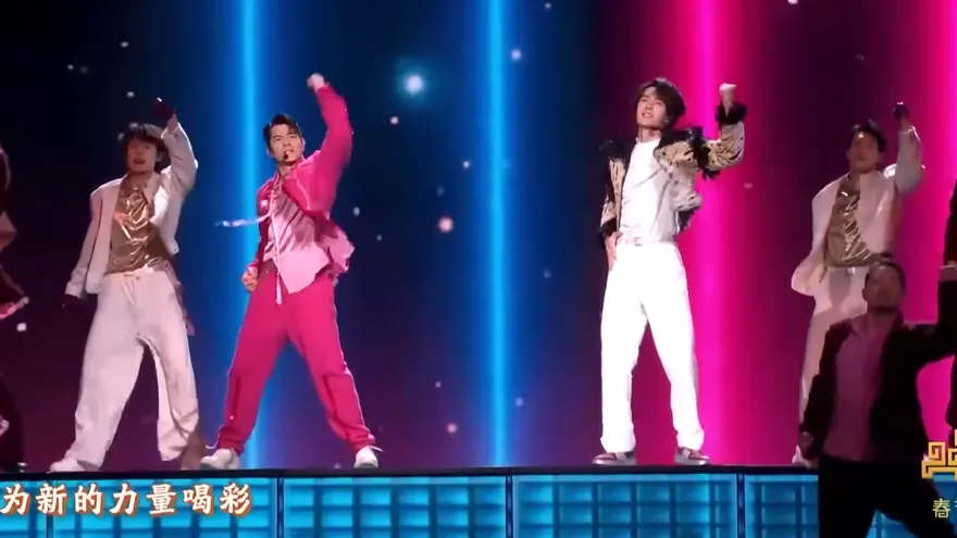 影/6億人搶看！郭富城、王一博春晚飆舞　網嗨喊：法拉利尬藍寶堅尼