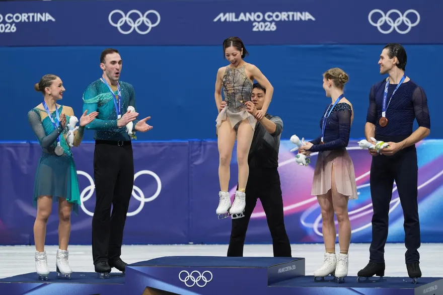 愛的搬運！雙人滑冰長曲大逆轉　摘日本冬奧史上首金