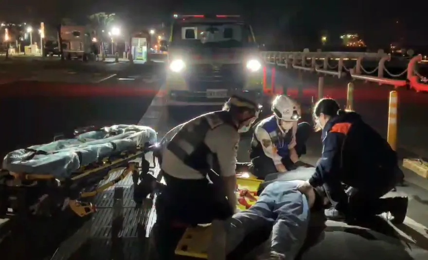 光榮碼頭步道驚悚自撞　男騎電動滑板車倒地「滿臉鮮血」